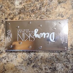 Ciate London dewy skin glass glow skin tint  020